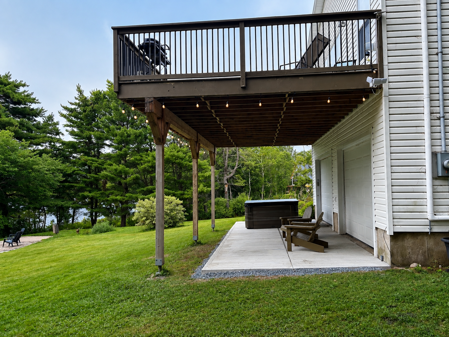 Cottage with hot tub in New Brunswick, covered patio under the deck